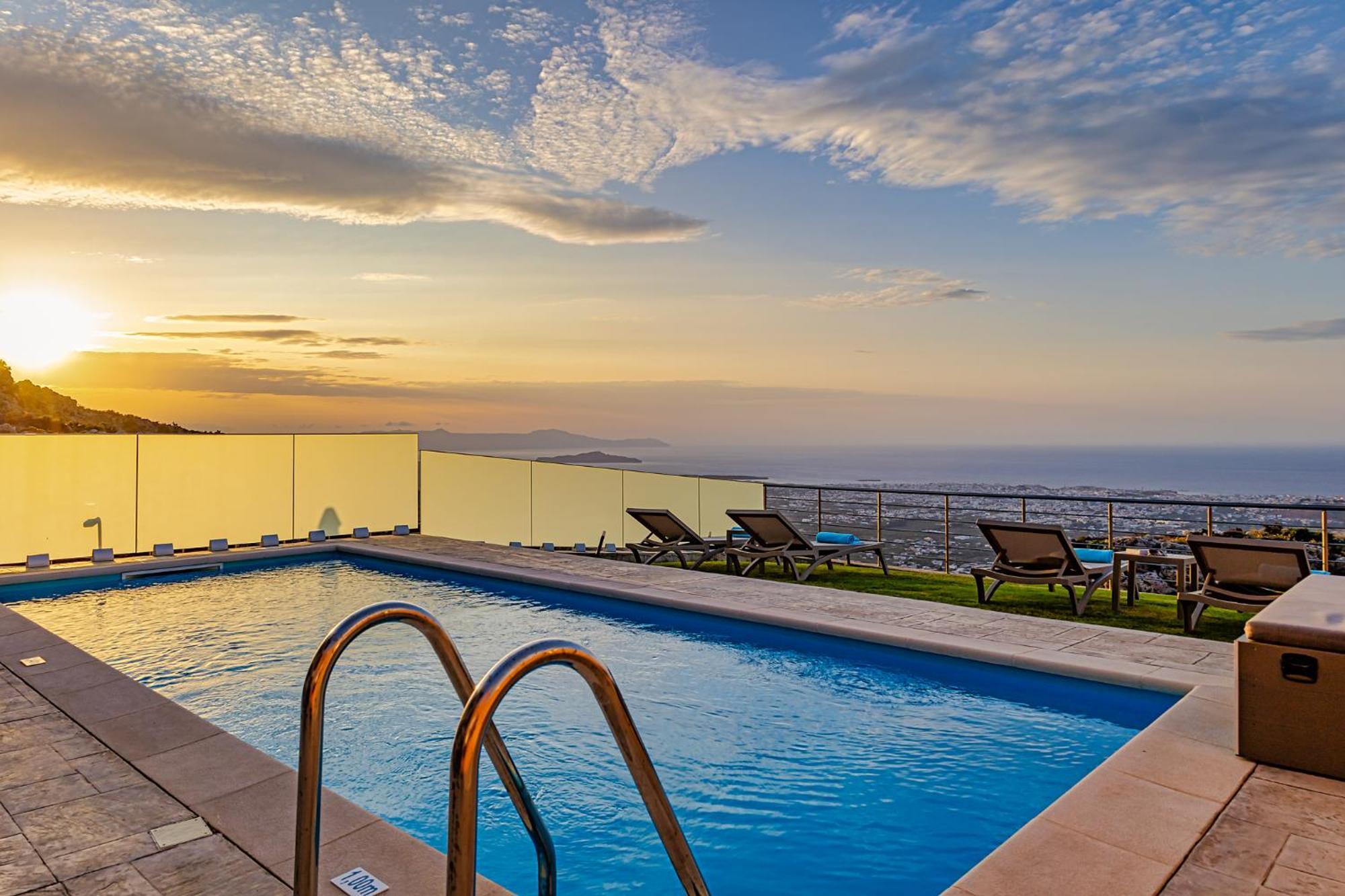 Mari Chania, With Private Ecologic Pool And Amazing View! Villa La Canea